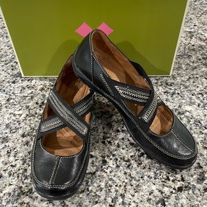 Naturalizer Leather Slip-ons